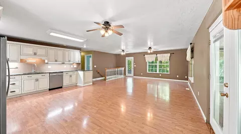 Living - 11930 Thatch Rd, Harrison, TN 37341 photo 4 of 6
