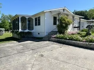 802 Water St, Livingston, TN 38570