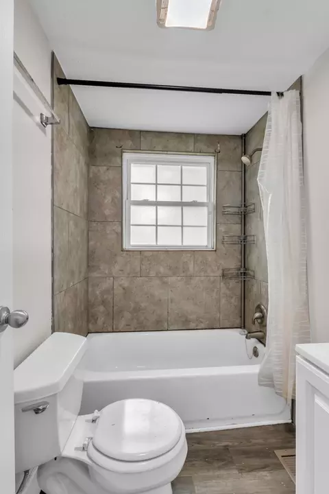 Bath - 460 E State St, Murfreesboro, TN 37130 photo 1 of 1