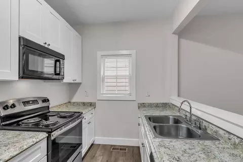 Kitchen - 460 E State St, Murfreesboro, TN 37130 photo 2 of 4
