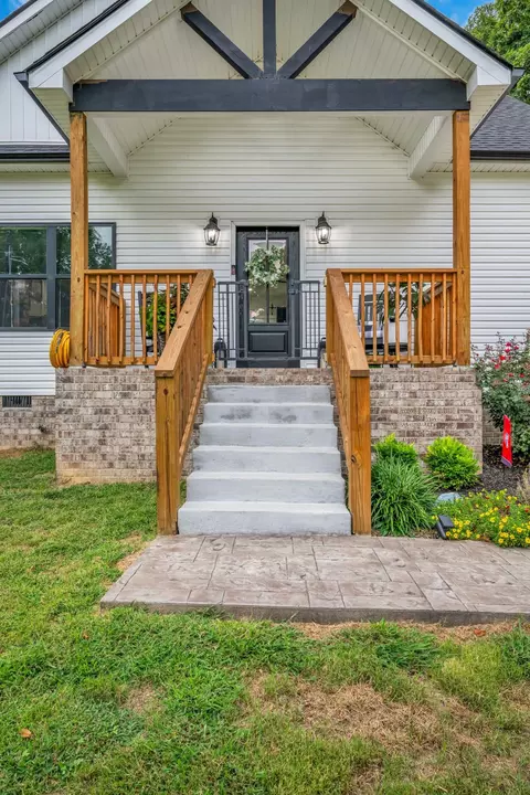 Exterior - 330 Kaiser Rd, Dickson, TN 37055 photo 4 of 8