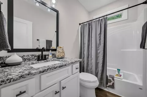 Bath - 330 Kaiser Rd, Dickson, TN 37055 photo 1 of 3