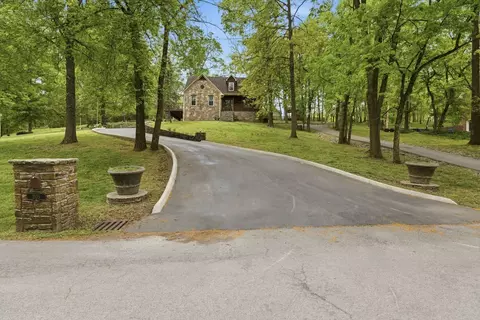 2105 Alpine Dr, Columbia, TN 38401