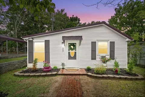 900 Oak Ln, Clarksville, TN 37040