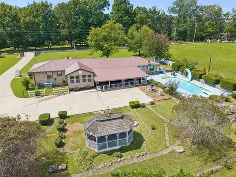 1310 Bakers Work Rd, Burns, TN 37029