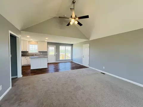 Living - 111 Glenhaven Ln, Goodspring, TN 38460 photo 2 of 3