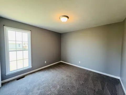 Bedroom - 111 Glenhaven Ln, Goodspring, TN 38460 photo 4 of 5