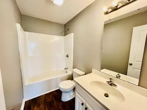 Bath - 111 Glenhaven Ln, Goodspring, TN 38460 photo 3 of 3