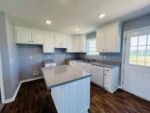 Kitchen - 111 Glenhaven Ln, Goodspring, TN 38460 photo 2 of 3