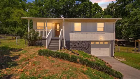 2387 Glengerrie Dr, Soddy Daisy, TN 37379