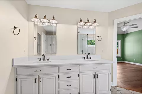 Bath - 371 Brierhedge Rd, Covington, TN 38019 photo 5 of 7