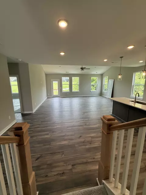 3821 Red Barn Dr, Columbia, TN 38401