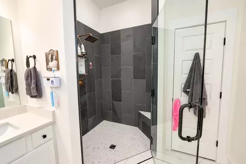 Bath - 258 Daniel St, Pleasant View, TN 37146 photo 3 of 6