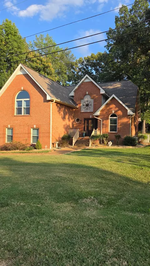 215 S Aztec Dr, White House, TN 37188