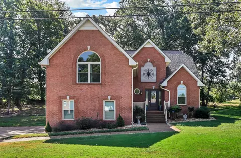 215 S Aztec Dr, White House, TN 37188