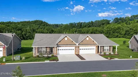 712 Snowflower Cir, Pigeon Forge, TN 37863