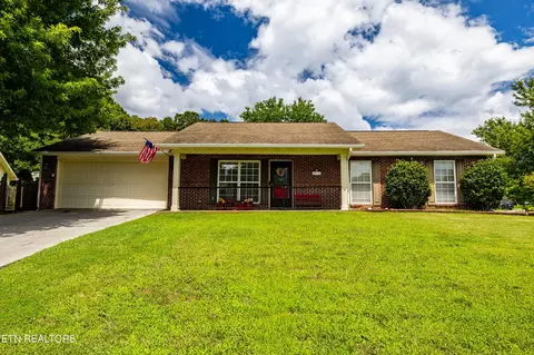 3002 Country Meadows Ln, Maryville, TN 37803