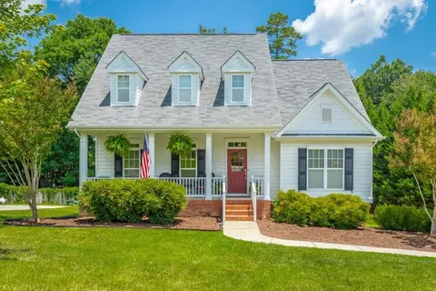 385 Olivia Ln, Soddy Daisy, TN 37379