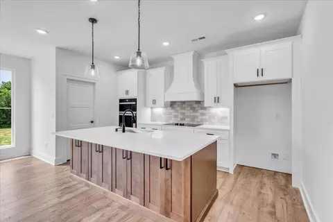 Kitchen - 61 Hickory Grove Dr, Morrison, TN 37357 photo 2 of 7