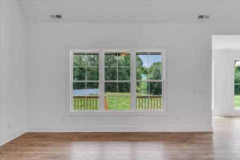 Living - 61 Hickory Grove Dr, Morrison, TN 37357 photo 4 of 5