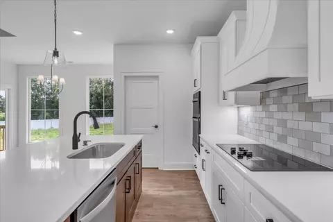 Kitchen - 61 Hickory Grove Dr, Morrison, TN 37357 photo 7 of 7