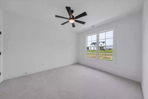 Bedroom - 61 Hickory Grove Dr, Morrison, TN 37357 photo 2 of 4