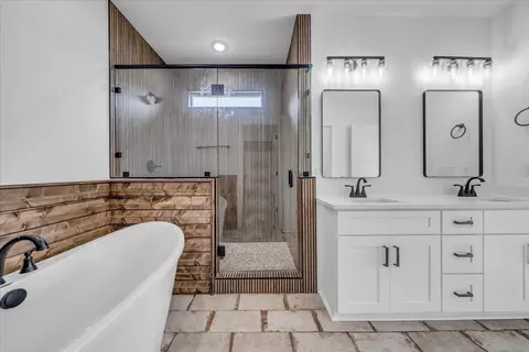 Bath - 61 Hickory Grove Dr, Morrison, TN 37357 photo 5 of 7