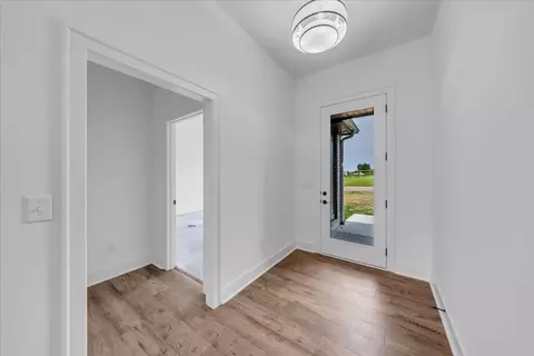 Entry Way - 61 Hickory Grove Dr, Morrison, TN 37357 photo 2 of 6