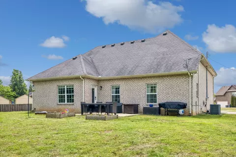 Exterior - 506 Fallacy Ct, Murfreesboro, TN 37129 photo 9 of 11