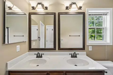 Bath - 506 Fallacy Ct, Murfreesboro, TN 37129 photo 4 of 6