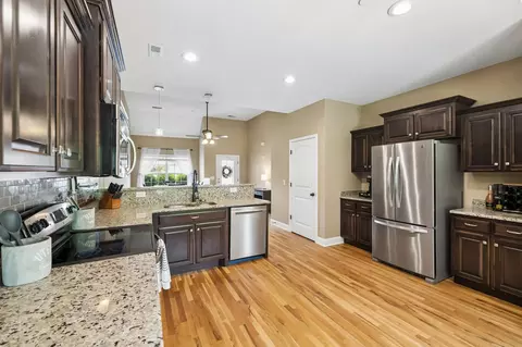 Kitchen - 506 Fallacy Ct, Murfreesboro, TN 37129 photo 2 of 8