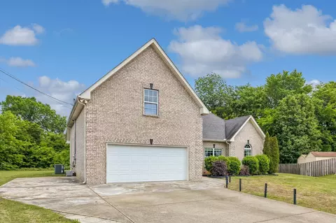Exterior - 506 Fallacy Ct, Murfreesboro, TN 37129 photo 4 of 11