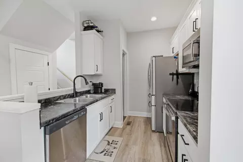 Kitchen - 201 16th Ave E, Springfield, TN 37172 photo 1 of 2