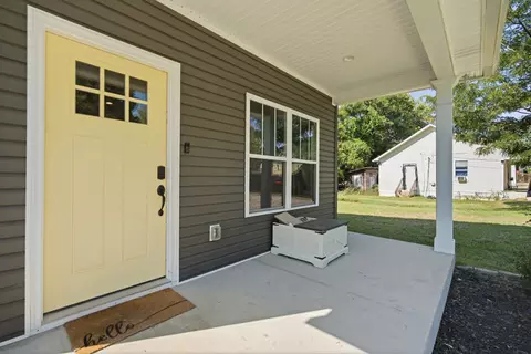 Exterior - 201 16th Ave E, Springfield, TN 37172 photo 3 of 4
