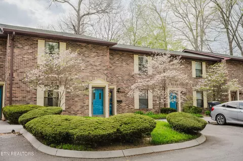 1325 Francis Station Dr, Knoxville, TN 37909
