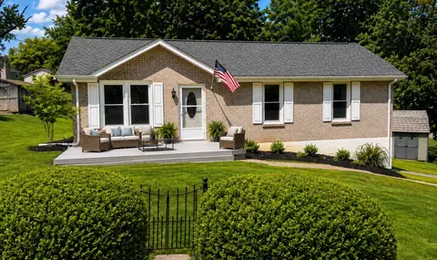 414 Oriole Cir, Clarksville, TN 37043