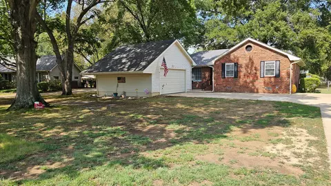 2407 Stoneville St, Dyersburg, TN 38024