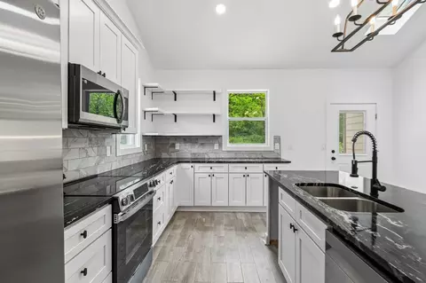Kitchen - 1198 Rogues Fork Rd, Bethpage, TN 37022 photo 3 of 4
