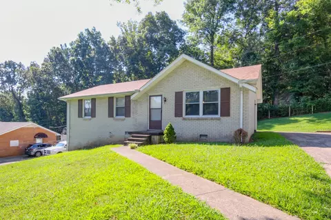 354 Crest Dr, Clarksville, TN 37043