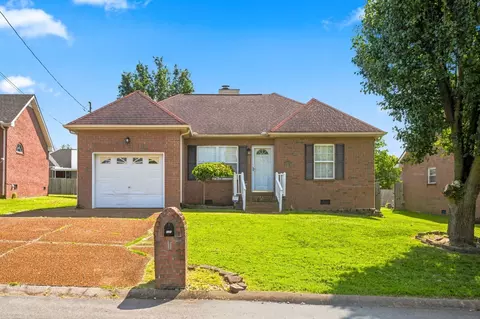 105 Clovercrest Dr, Hendersonville, TN 37075