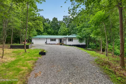 41 Jump Off Pl Pl, Monterey, TN 38574