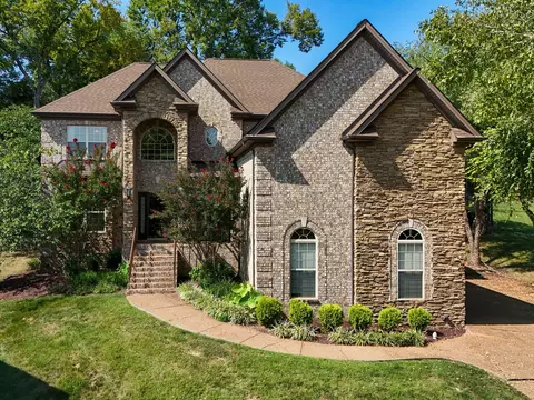 1014 Atchley Ct, Hendersonville, TN 37075