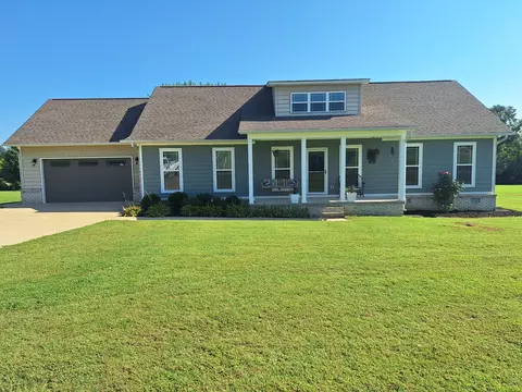 254 W Laurel Dr, Lawrenceburg, TN 38464