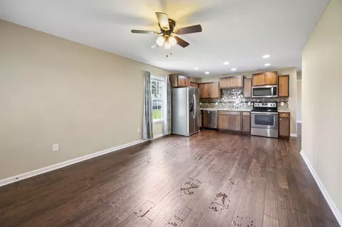 Living - 406 Cherry St, Decherd, TN 37324 photo 3 of 6