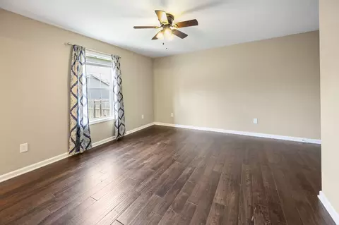Living - 406 Cherry St, Decherd, TN 37324 photo 5 of 6