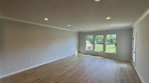 Living - 498 W Foxrun, Springfield, TN 37172 photo 4 of 5