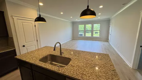 Living - 498 W Foxrun, Springfield, TN 37172 photo 3 of 5