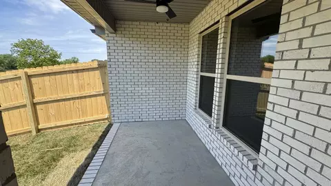 Exterior - 498 W Foxrun, Springfield, TN 37172 photo 3 of 4