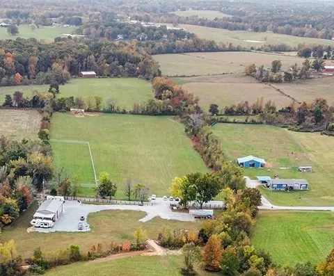 320 Capps Farm Ln, Mcewen, TN 37101 photo 2