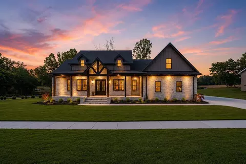 2108 Country Club Dr, Tullahoma, TN 37388